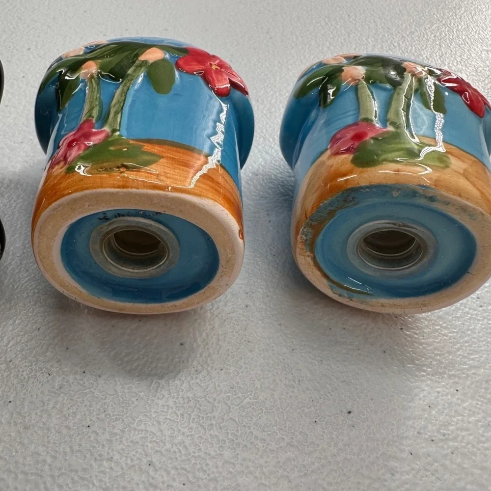 Hand-Painted Ceramic Salt & Pepper Shakers Set Floral Ghost Figurines Tropical‎